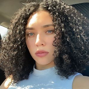 Meet your Posher, Ana